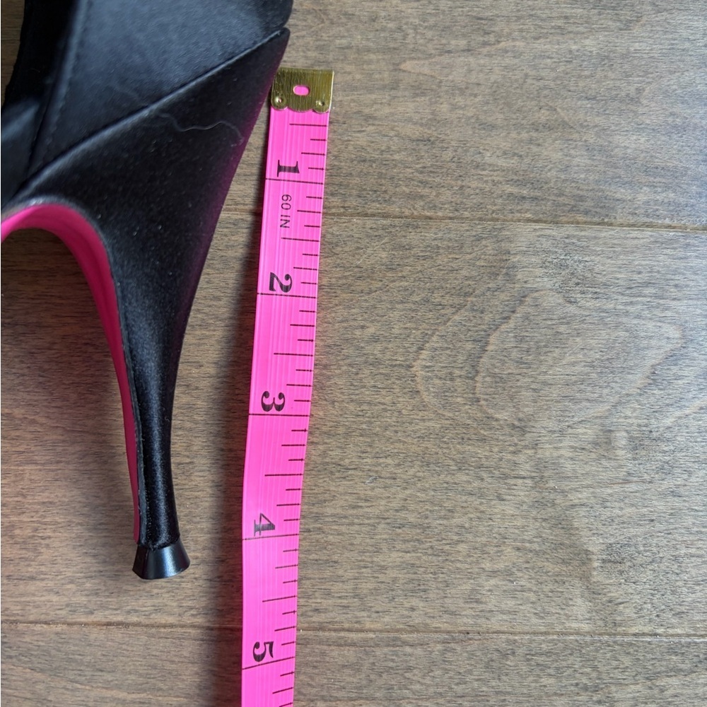 Emanuel Ungaro Black Satin Heels size 8.5 - Picture 6 of 6